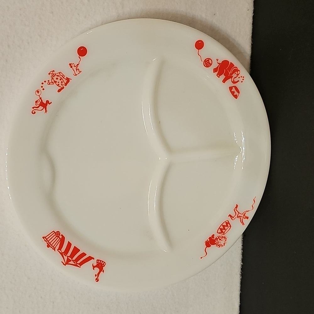 3 Piece Circus Themed Pyrex Set - Picture 2 of 12